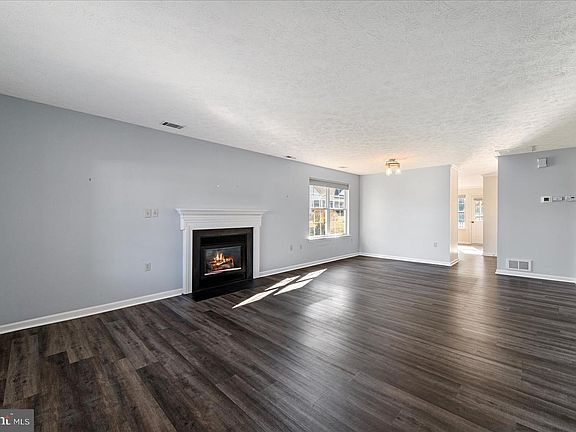 4th image of 222 Crestwood Ln