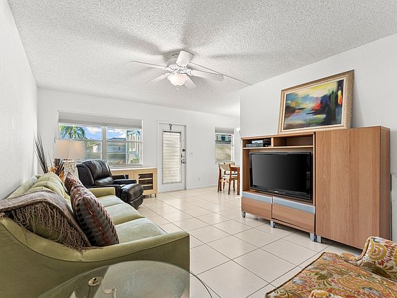 5th image of 1047 Lincoln C