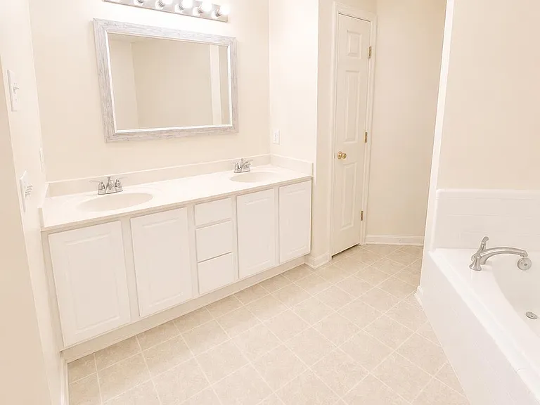 2235 Locksley Woods Dr #E — Photo 21