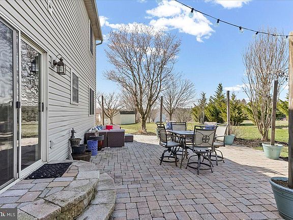 4th image of 33 Bandon Cir
