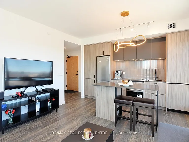 7950 Bathurst St #416 — Photo 30