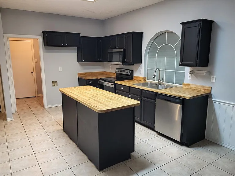 1514 Dublin Cir — Photo 3