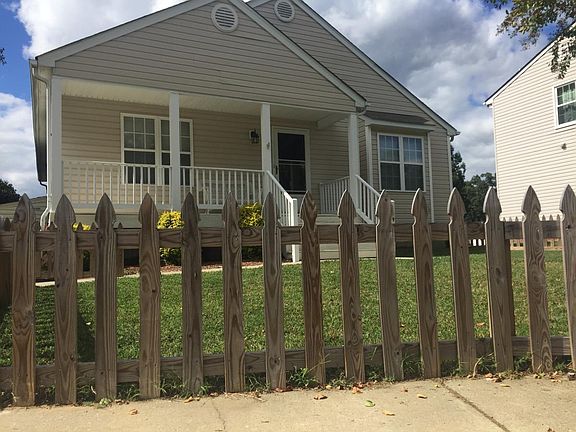 3rd image of 109 Pearl St