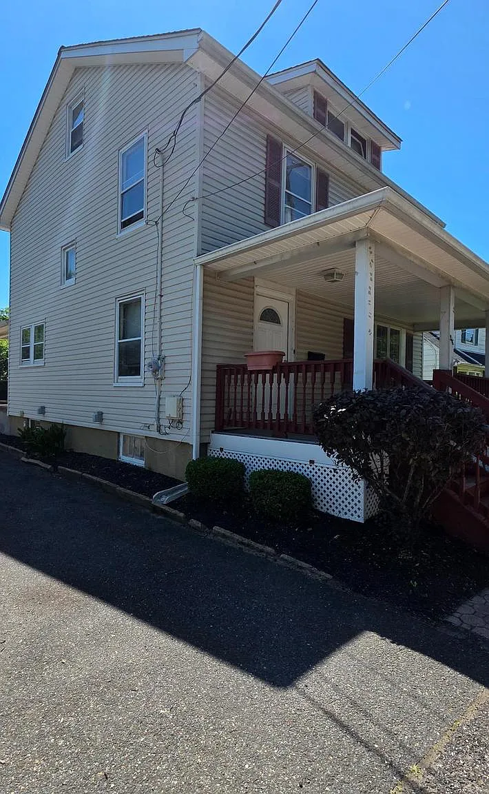 4 bed, 1401 sqft, $2,800 — Photo 3