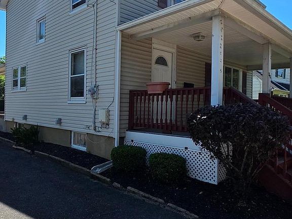 3rd image of 246 Franklin St