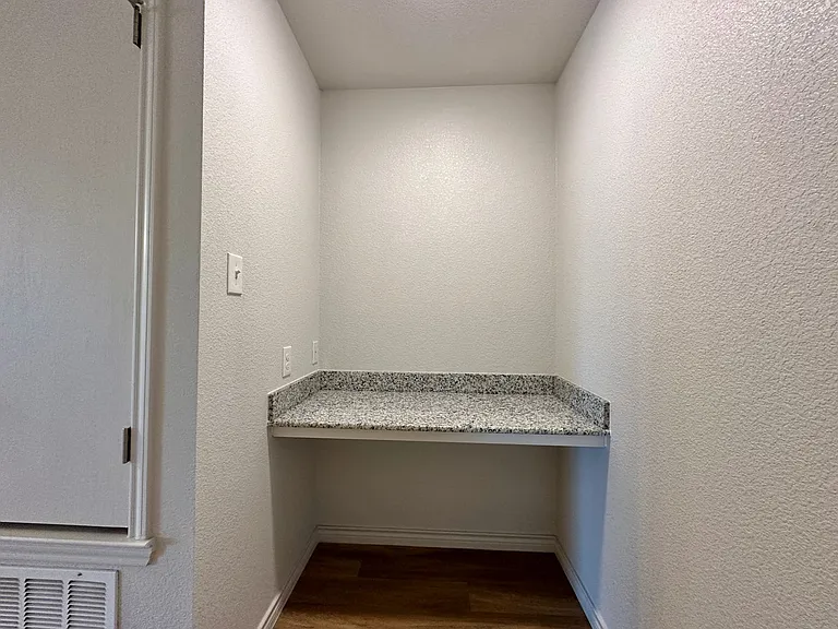 1809 Clovis Dr — Photo 10
