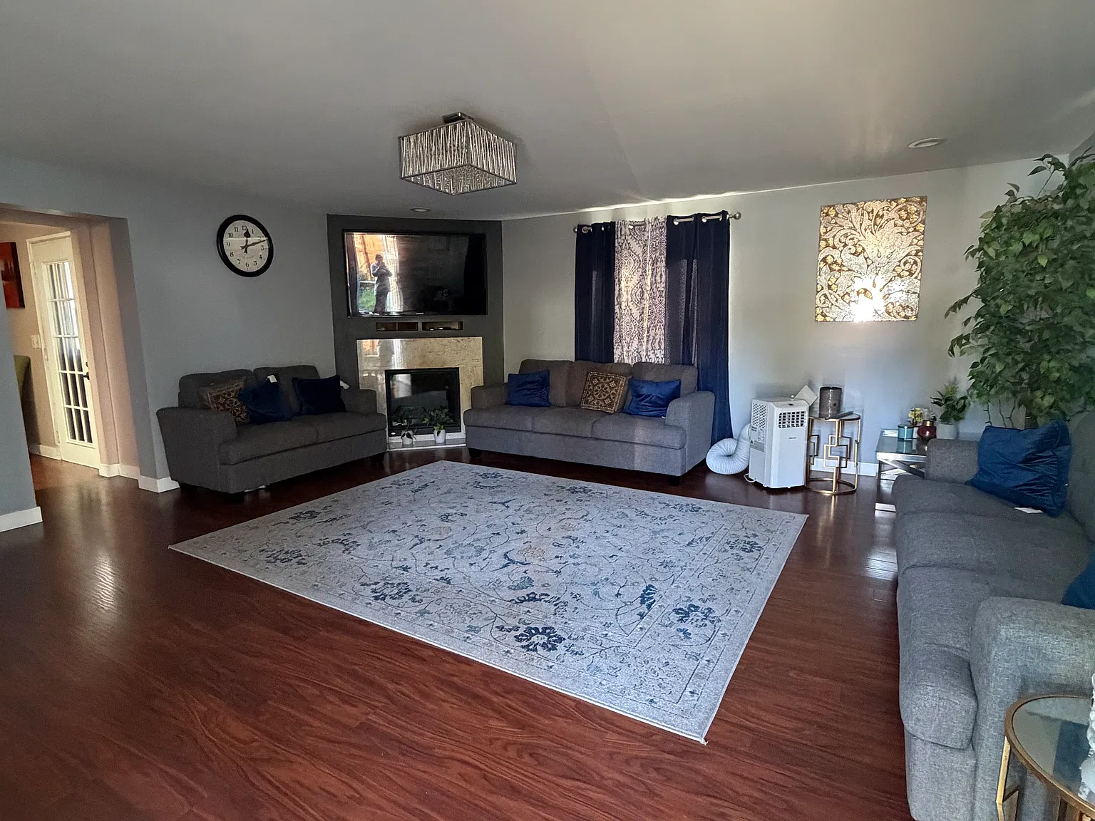 2 bed, 2300 sqft, $3,000 — Photo 2