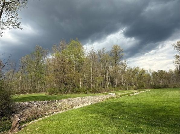 2081 Stewart Rd, Lowellville, OH 44436