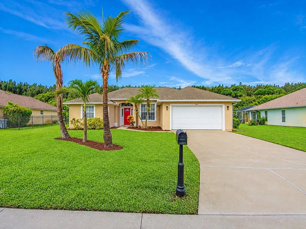 3 bed, 2.0 bath, 1701 sqft, $2,300 — Photo 1
