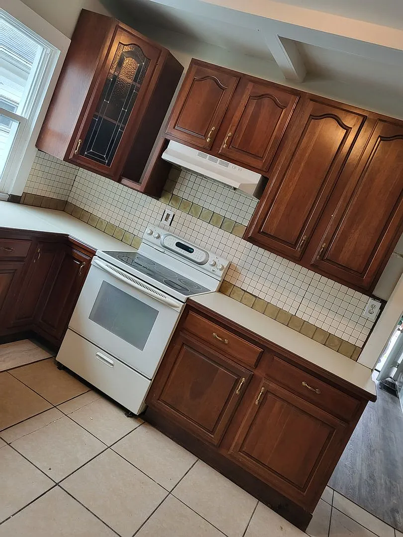 4 Bed 1 bath - EHA Approved! — Photo 2
