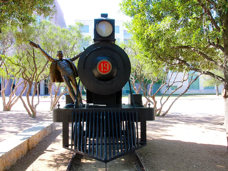 "FRISCO'S FIRST" BY DAVID ALAN CLARK, 2009 Imagine seeing a train for the first time. Artist David Alan Clark was inspired by a photo of that event in Frisco on March 20, 1902, to design the train depicted here. This and other art installations are availa