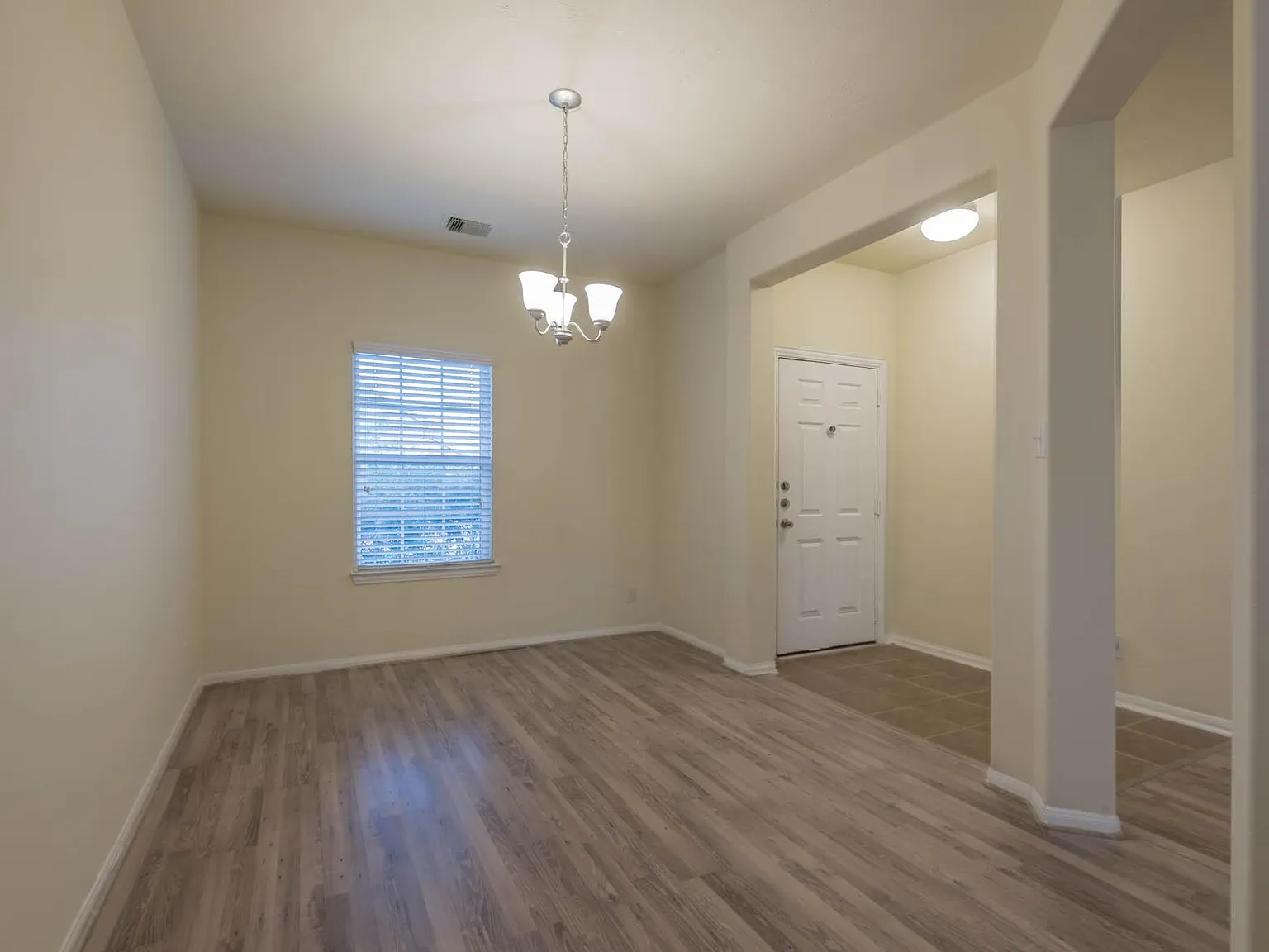 3 bed, 2.0 bath, 1639 sqft, $1,835 — Photo 4