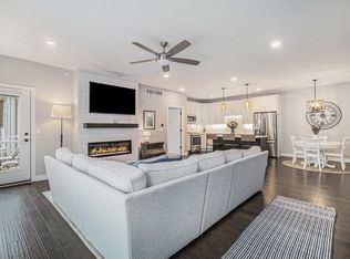 616 Boardwalk Ln, Dexter, MI 48130