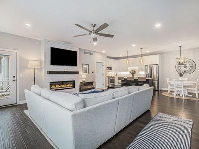 616 Boardwalk Ln, Dexter, MI, 48130
