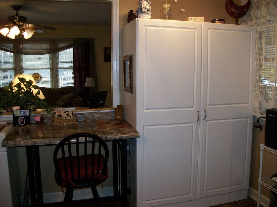 2nd image of 807 Hill St
