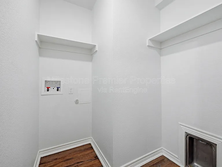 422 E Elm St — Photo 20