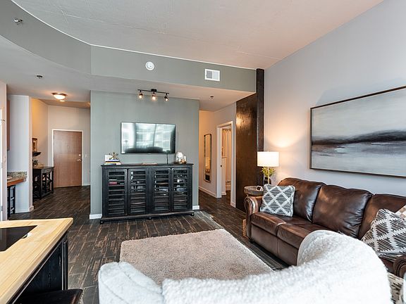 3rd image of 301 Demonbreun St Unit 1407