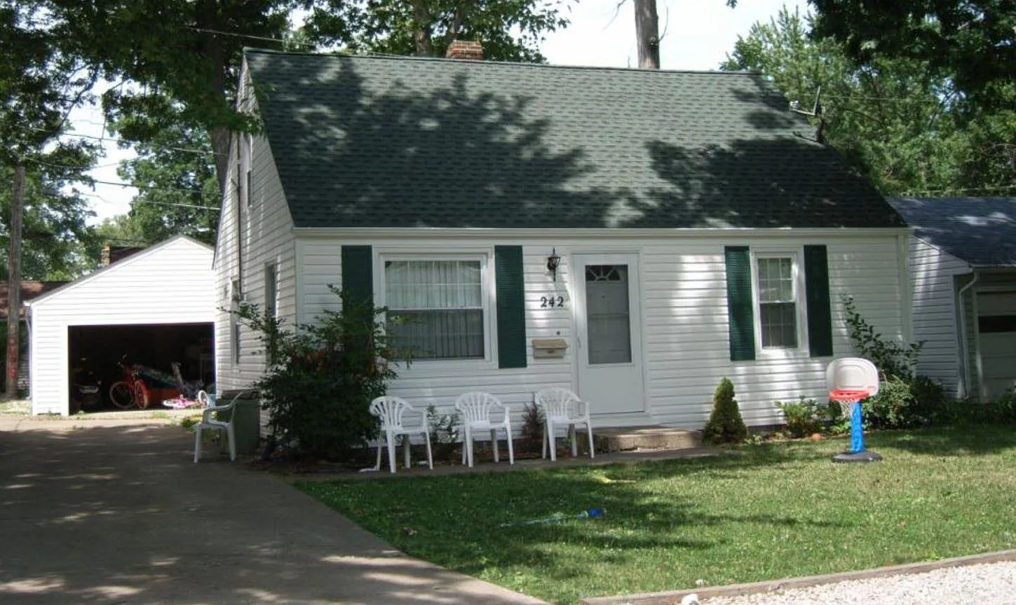 242 S Point Dr photo 1