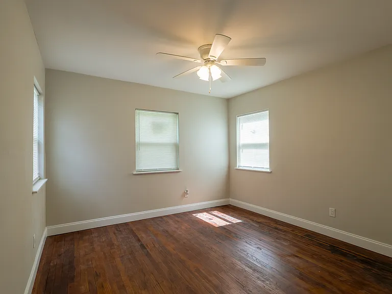 2114 Harlandale Ave — Photo 9