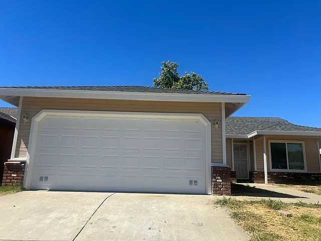 7304 Silver View Way — Photo 1