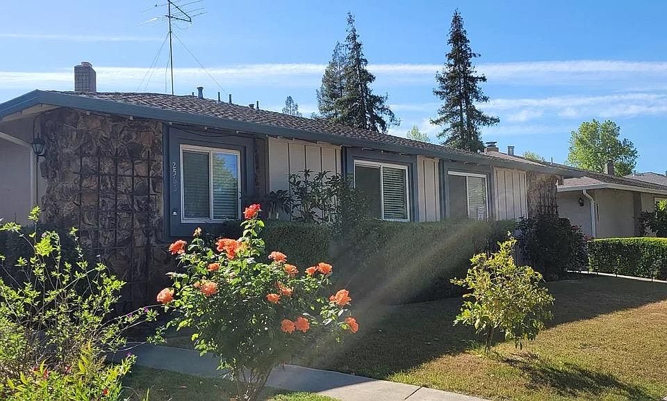 1st image of 2565 Skylark Dr