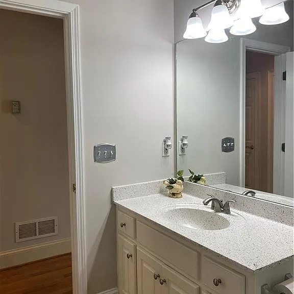 570 Village Green Ct SW — Photo 6