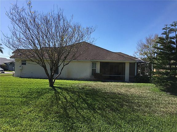 4th image of 1062 SE Coral Reef St