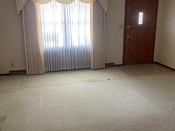2nd image of 1313 Thomas Dr