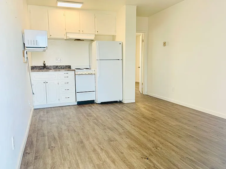 825 Niantic Ct #8 — Photo 3