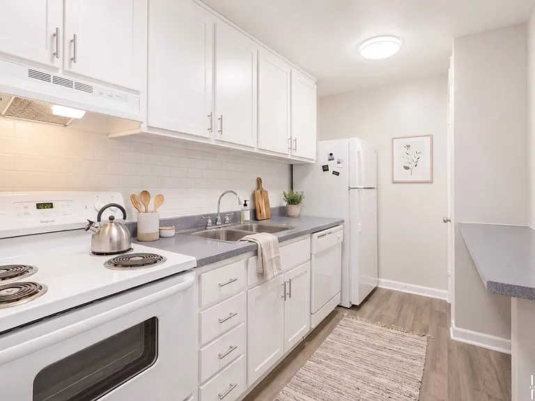 Modern Living in the Heart of Northlake — Photo 76