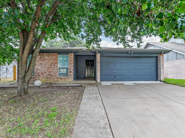 107 Moss Hill Dr, Arlington, TX 76018