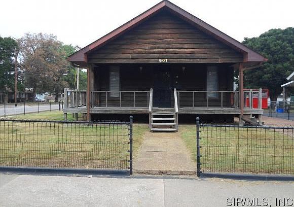 1st image of 901 E Ferguson Ave