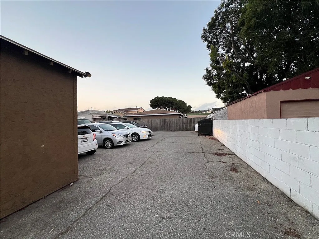 Studio, 250 sqft, $1,595 — Photo 4