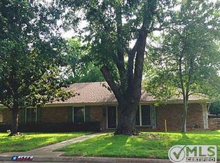 1909 Surrey Cir, Grand Prairie, TX 75050