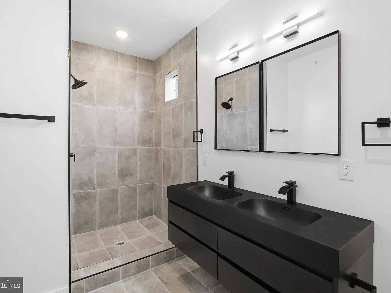 3 bed, 1.0 bath, $2,400 — Photo 3