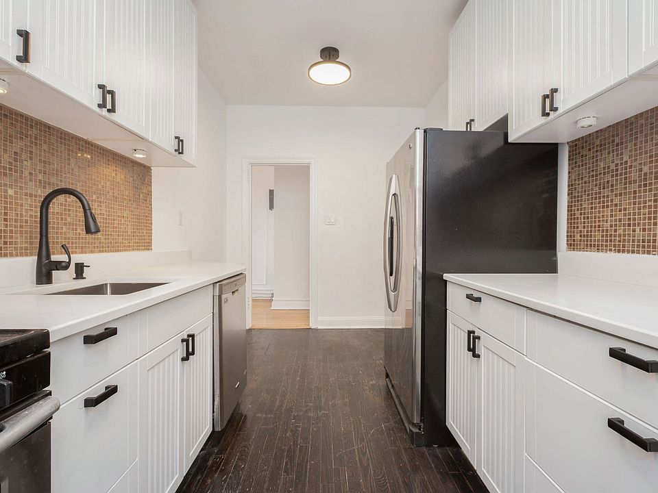 1st image of 104 Palisade Ave APT C2