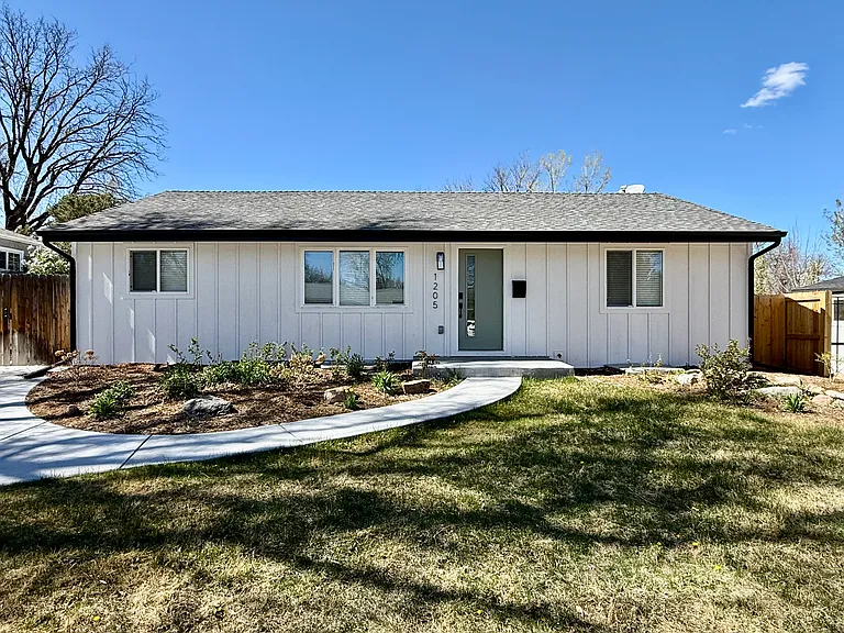 1205 S Grape St — Photo 1