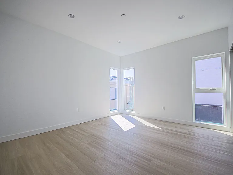 Luxury 2026 Townhomes with Massive Bedrooms + Decks with Views — Photo 81