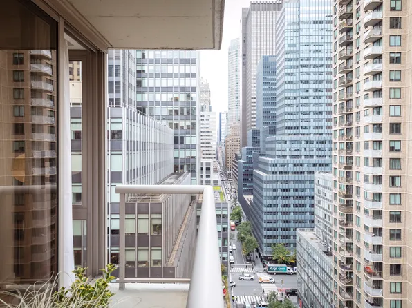 234 East 46th Street 1204 image 3 of 11