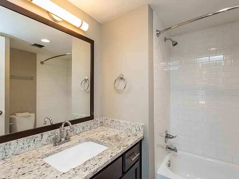 Stratford House Apartments — Photo 10