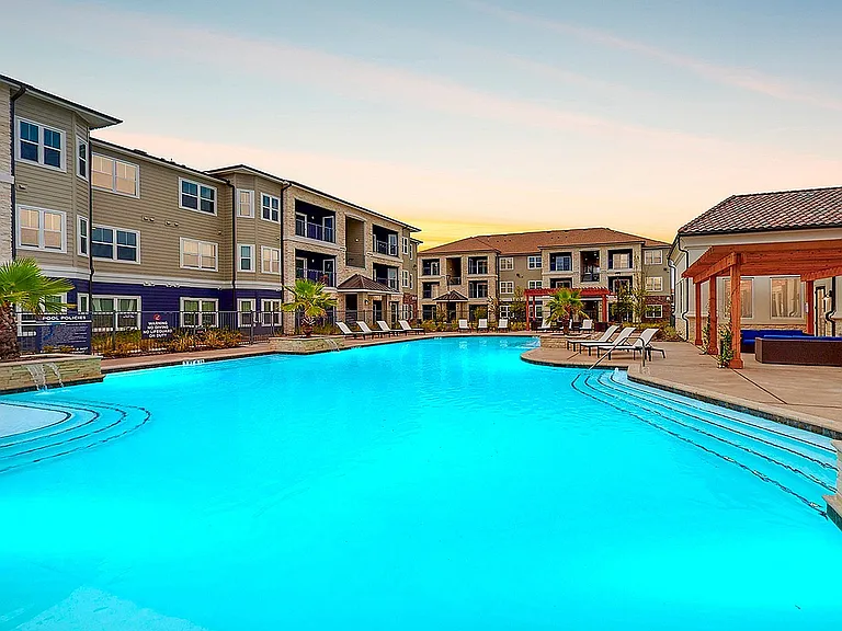 99 at Southwinds Pool