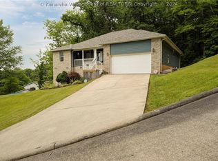 2200 Deer Trl, Saint Albans, WV 25177