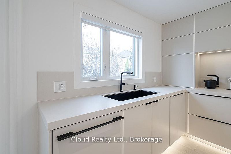 Burlington House for rent - 5 Bedrooms — photo 12
