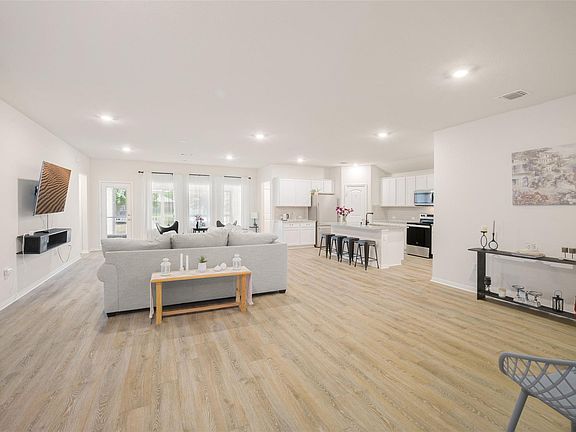 2nd image of 109 Egret Dr