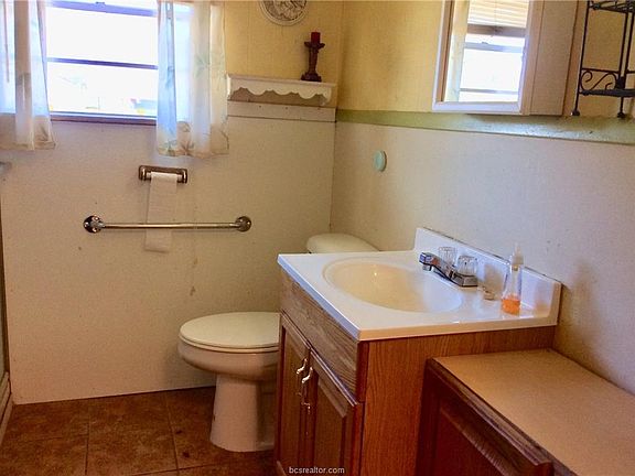 4th image of 905 N Oneal St #O