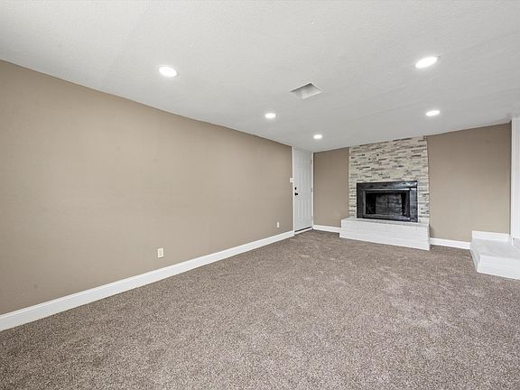 4th image of 4700 Beverly Dr