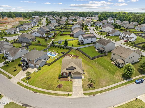 3rd image of 716 Harvest Point Dr