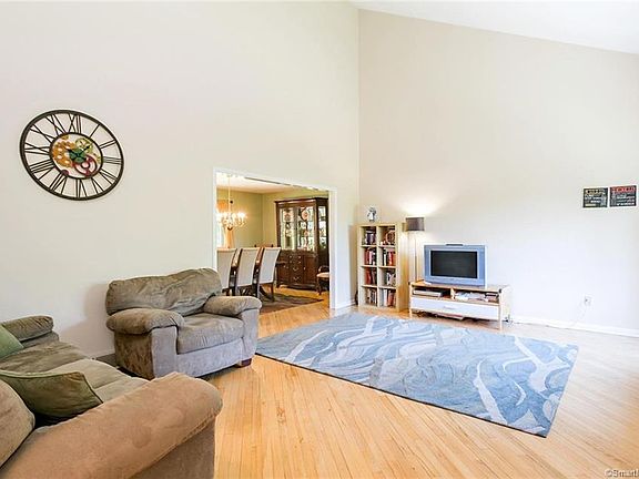 4th image of 76 Ferndale Dr