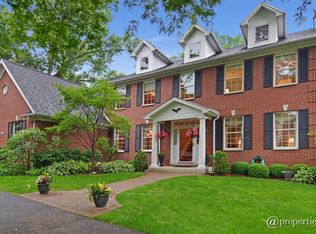 730 Becker Rd, Glenview, IL 60025