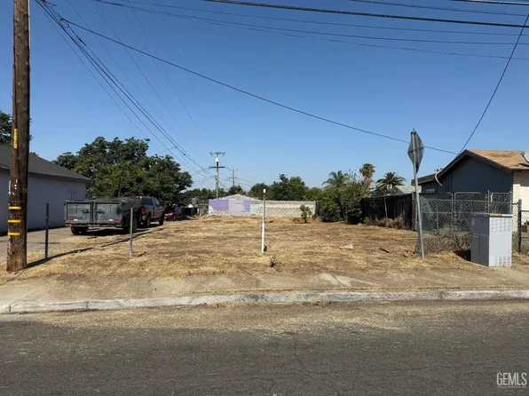 2324 N Kern St, Bakersfield, CA 93305